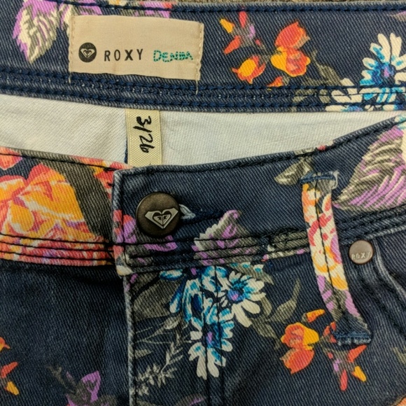 Roxy Jean Shorts Size 3/ 26 - Picture 2 of 8